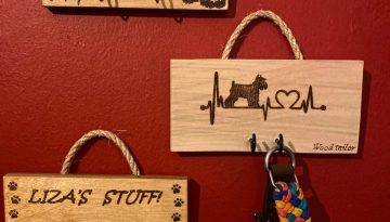&Eta; Wood__Tailor &delta;&eta;&mu;&iota;&omicron;&upsilon;&rho;&gamma;&epsilon;ί &tau;&eta;&nu; &pi;&rho;&omicron;&sigma;&omega;&pi;&omicron;&gamma;&rho;&alpha;&phi;ί&alpha; &tau;&omicron;&upsilon; &sigma;&kappa;ύ&lambda;&omicron;&upsilon; &sigma;&alpha;&sigmaf;